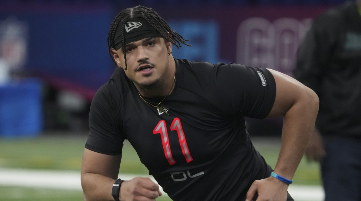 Houston defensive lineman Logan Hall (DL11) goes through drills during the 2022 NFL Scouting Combine at Lucas Oil Stadium.